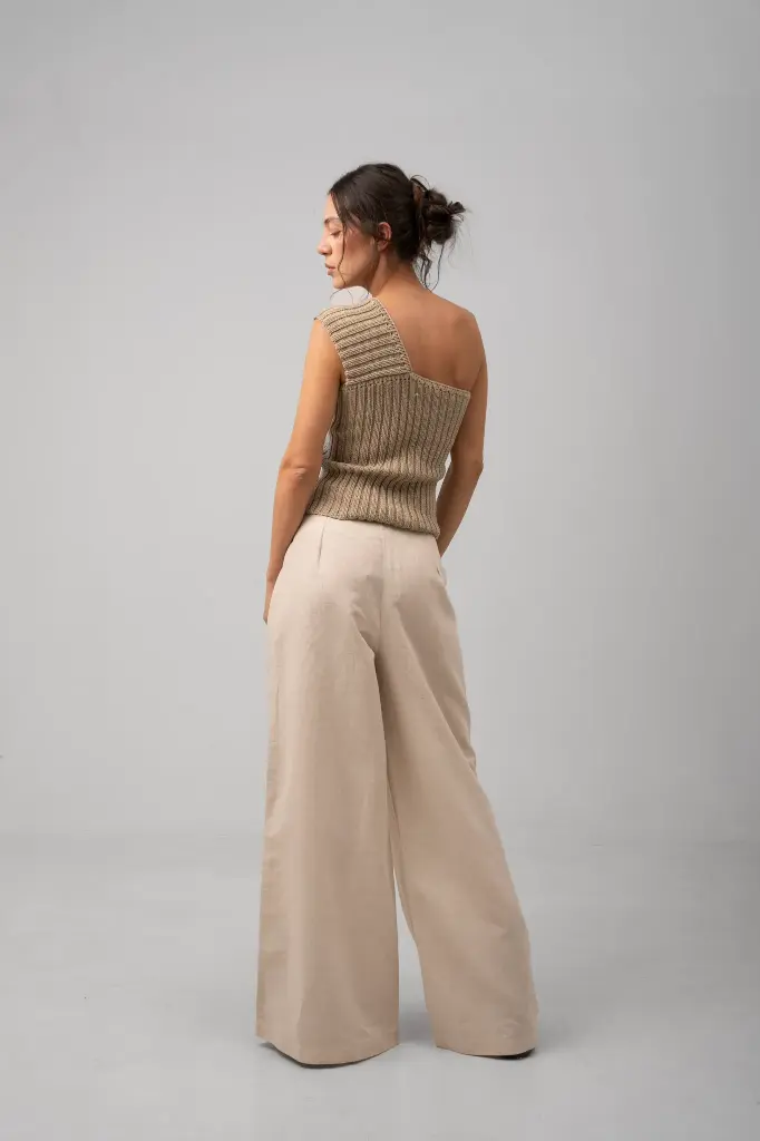 The_Pleated_Cotton-Linen_Pants3.webp